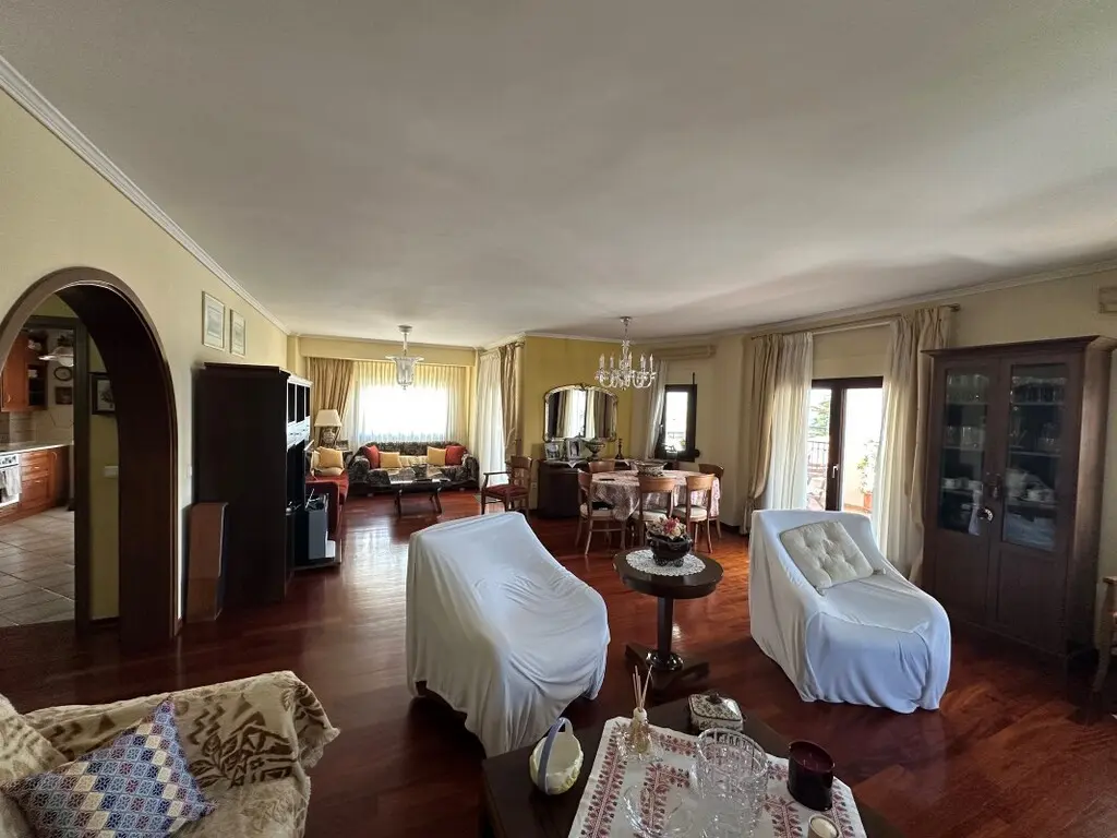 Flat Of 200 M² In The Suburbs Of Thessaloniki