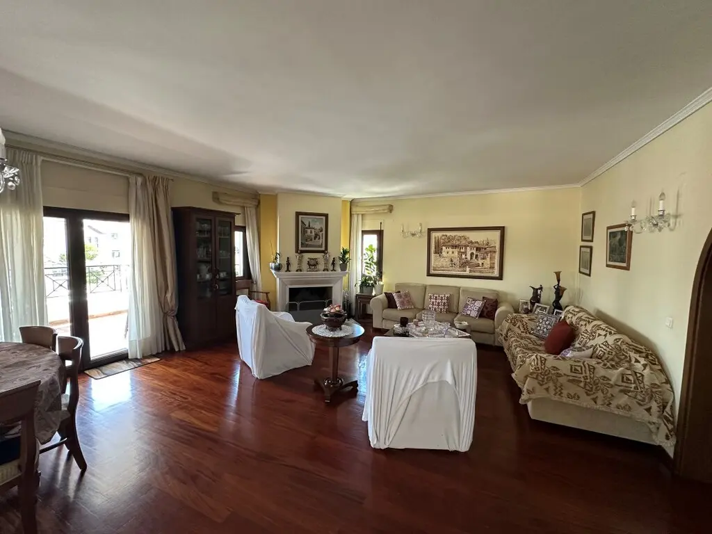 Flat Of 200 M² In The Suburbs Of Thessaloniki