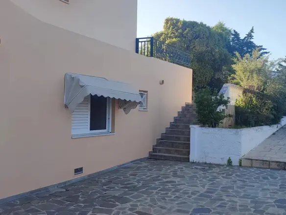 5-bedroom Detached House In Loutraki-perachora, Greece (225 M²)