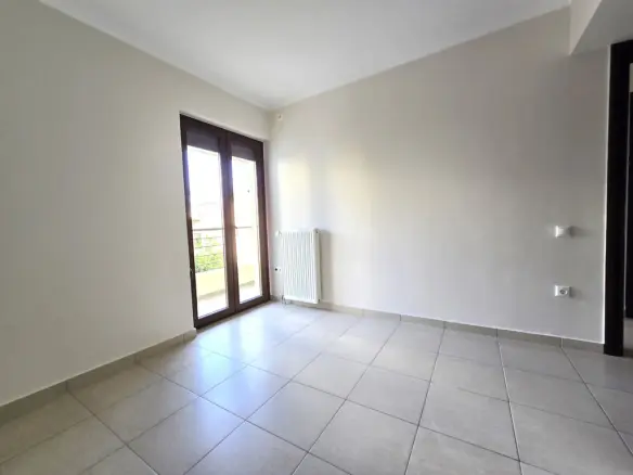 2-bedroom Flat In Perama, Greece (79 M²)