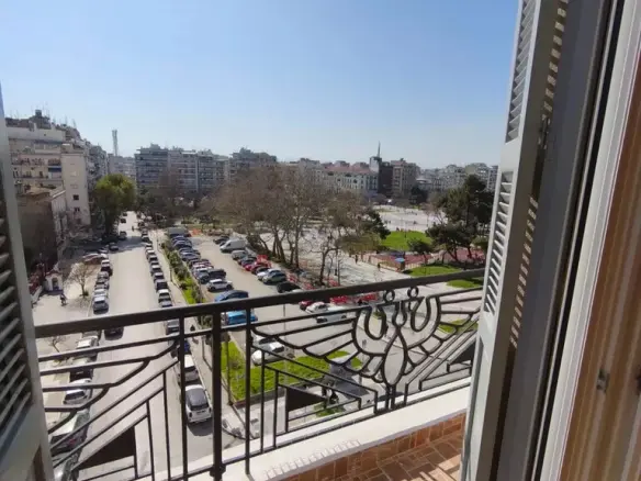 2-bedroom Flat In Center Of Thessaloniki, Greece (78 M²)