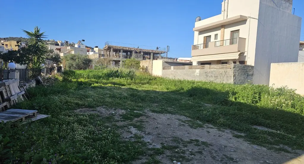 Land Of 456 M² In Crete