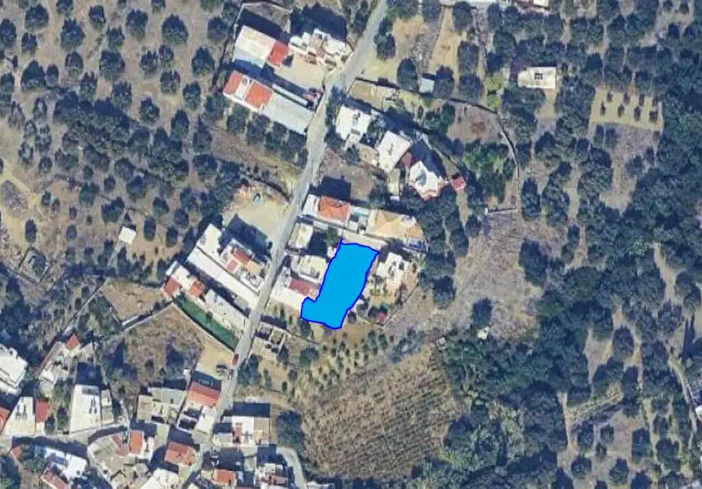 Land Of 456 M² In Crete