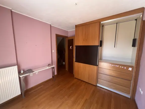 4-bedroom Maisonette In Acharnes, Greece (162 M²)