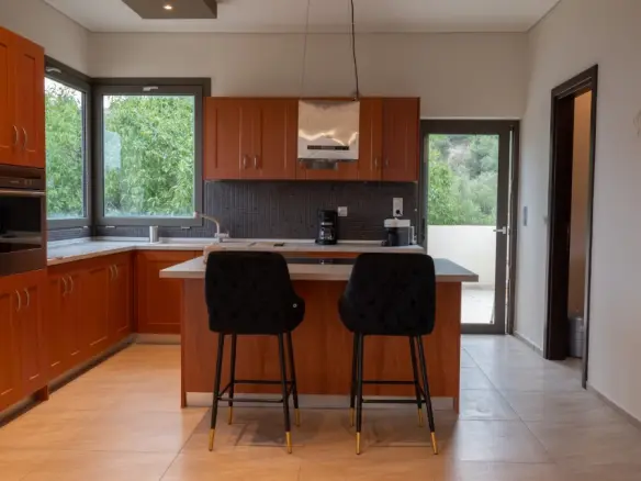 9-bedroom Detached House In Loutraki-perachora, Greece (500 M²)