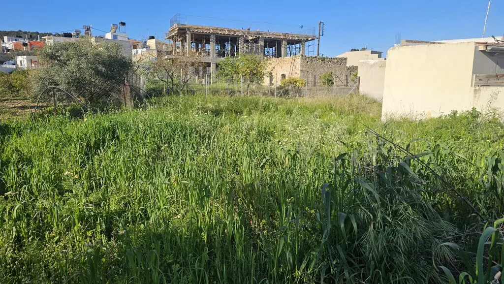 Land Of 456 M² In Crete