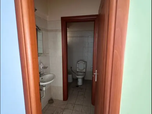 Commercial Property In Aigaleo, Greece (91 M²)