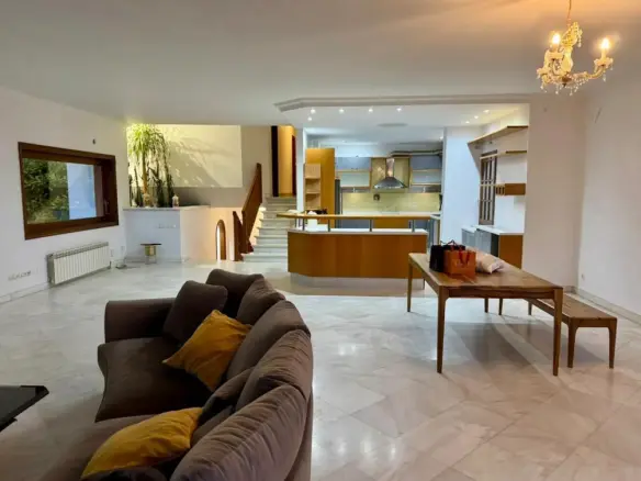 6-bedroom Maisonette In Vouliagmeni, Greece (380 M²)
