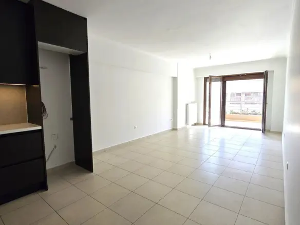 2-bedroom Flat In Perama, Greece (79 M²)