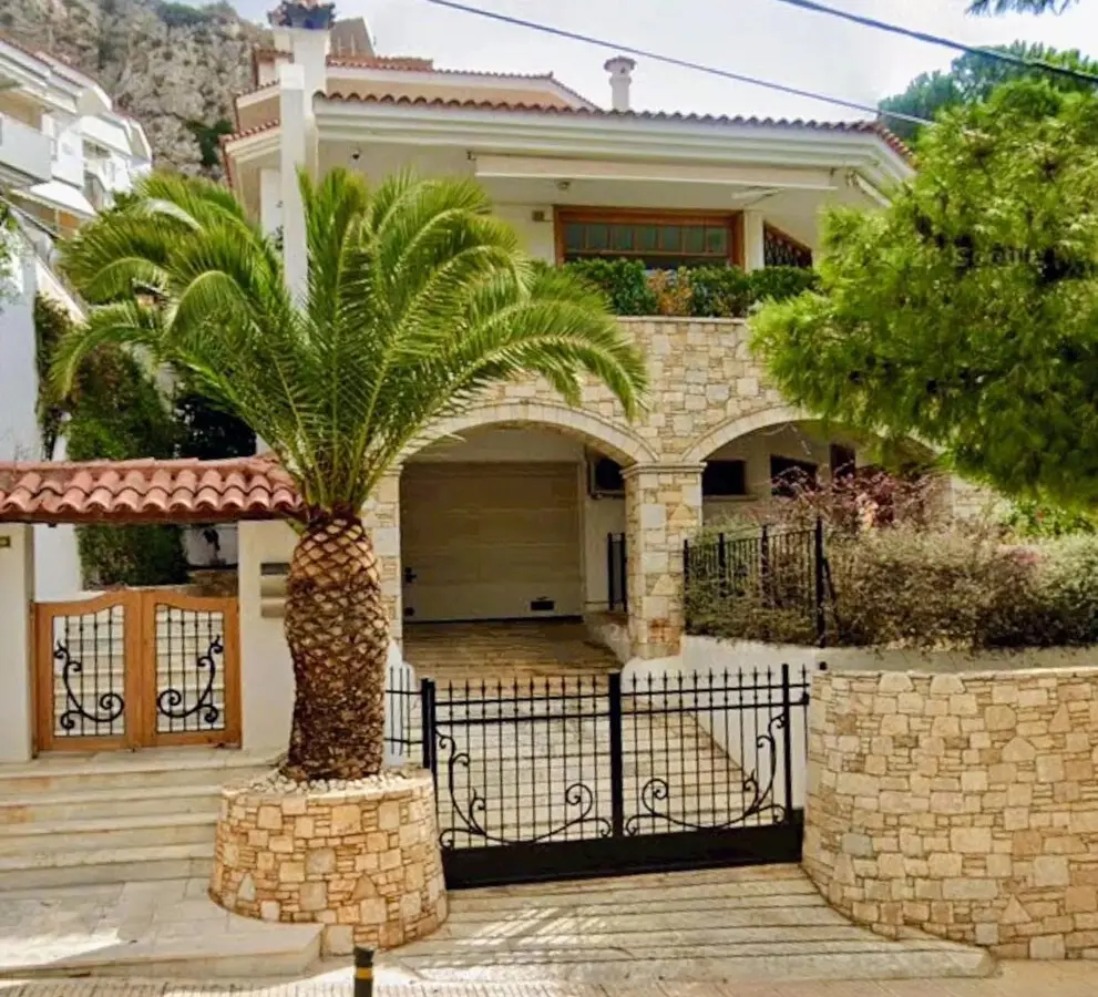 6-bedroom Maisonette In Vouliagmeni, Greece (380 M²)