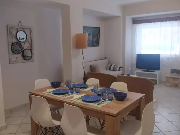 5-bedroom Detached House In Loutraki-perachora, Greece (225 M²)