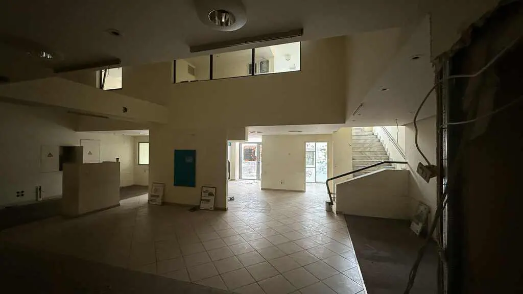Building Of 1100 M² In Athens