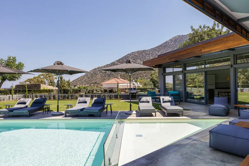 Villa Of 340 M² In Crete