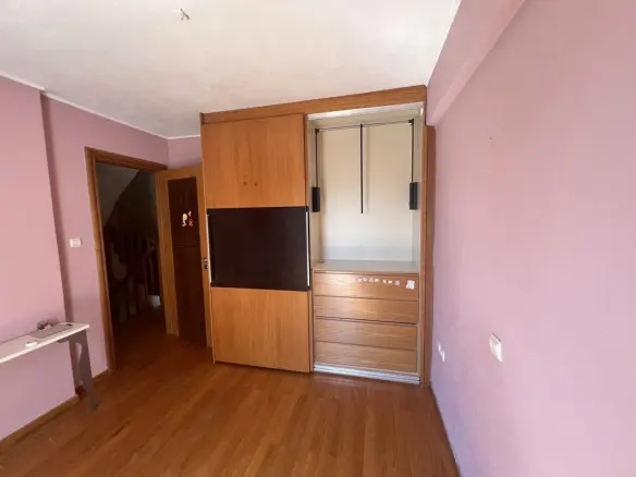 4-bedroom Maisonette In Acharnes, Greece (162 M²)