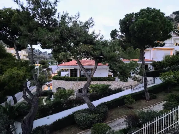6-bedroom Maisonette In Vouliagmeni, Greece (380 M²)