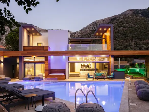 Villa Of 340 M² In Crete