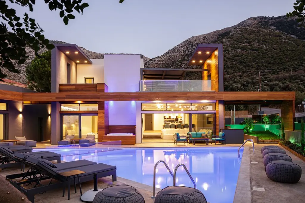 Villa Of 340 M² In Crete