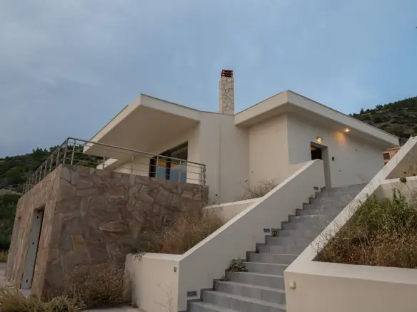 9-bedroom Detached House In Loutraki-perachora, Greece (500 M²)
