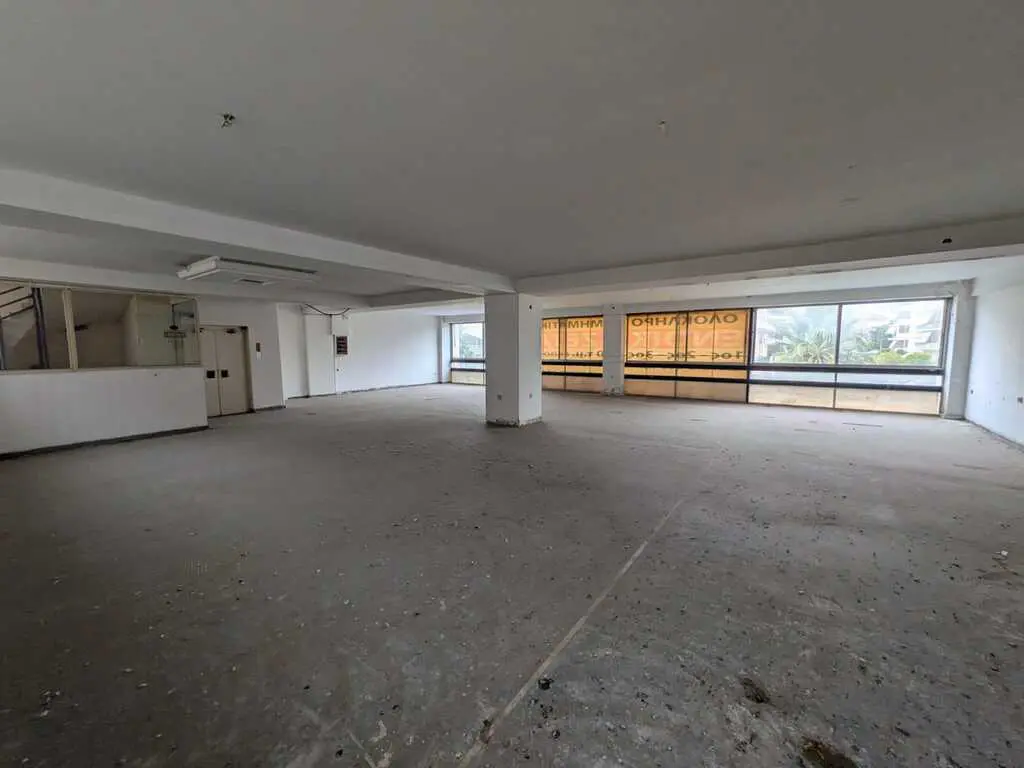 Building Of 1100 M² In Athens