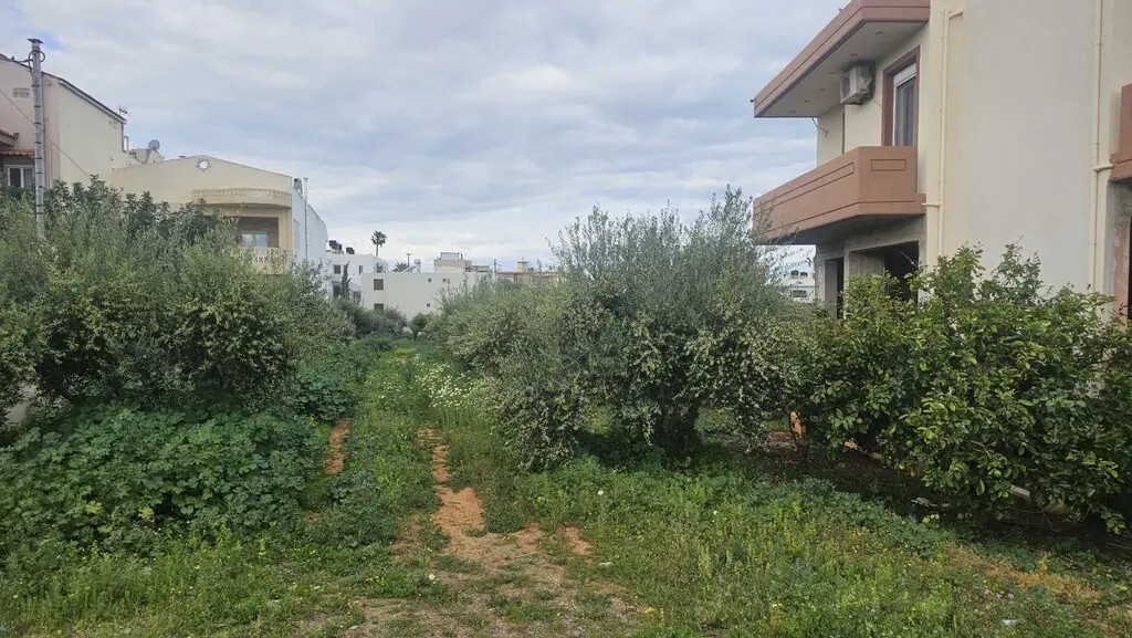 Land Of 1052 M² In Crete