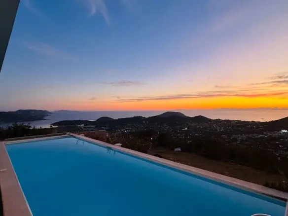 3-bedroom Detached House In Anavissos, Greece (150 M²)