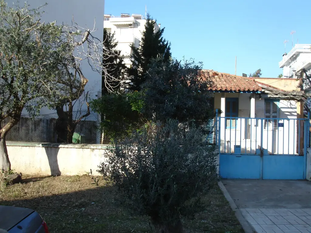 Land Of 423 M² In Athens
