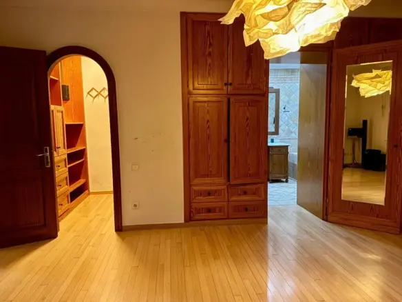 6-bedroom Maisonette In Vouliagmeni, Greece (380 M²)