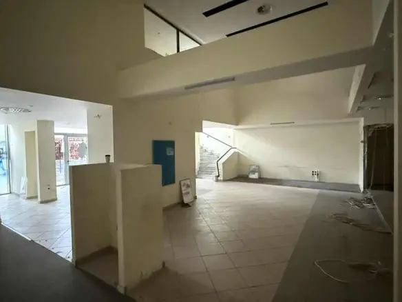 Building In Nikaia, Greece (1.100 M²)