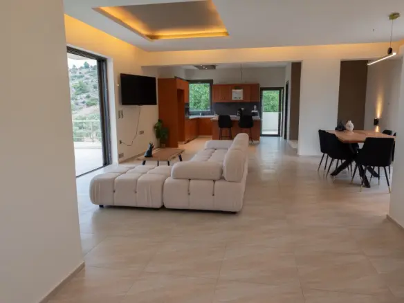 9-bedroom Detached House In Loutraki-perachora, Greece (500 M²)