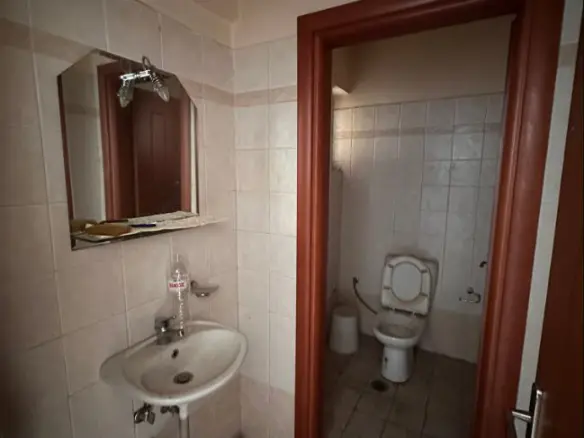 Commercial Property In Aigaleo, Greece (91 M²)