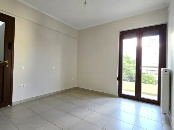 2-bedroom Flat In Perama, Greece (79 M²)