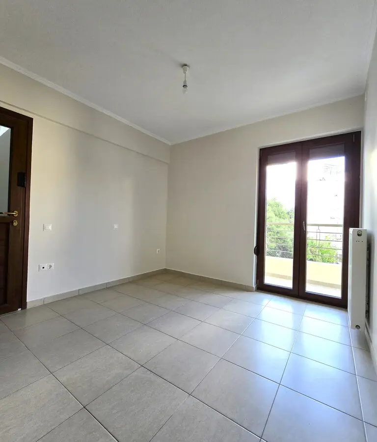 2-bedroom Flat In Perama, Greece (79 M²)