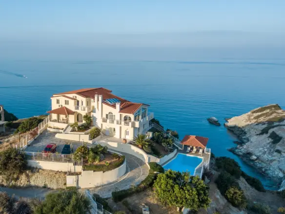 Villa Of 413 M² In Crete