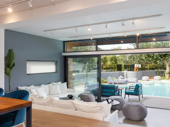5-bedroom Villa In Geropotamos, Greece (340 M²)