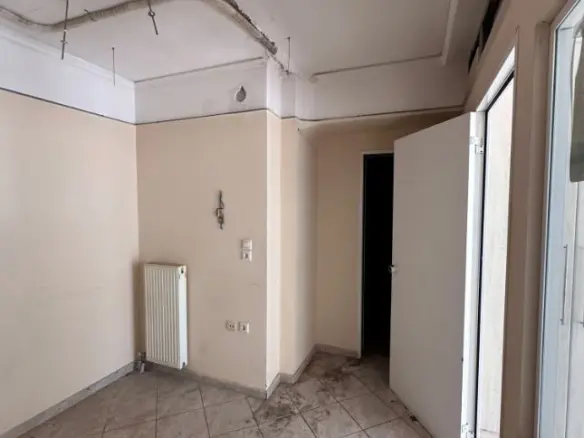 Commercial Property In Aigaleo, Greece (91 M²)
