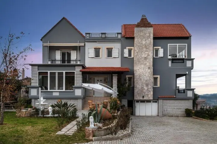Villa Of 386 M² In Crete