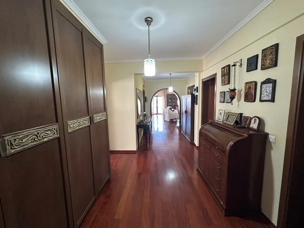Flat Of 200 M² In The Suburbs Of Thessaloniki