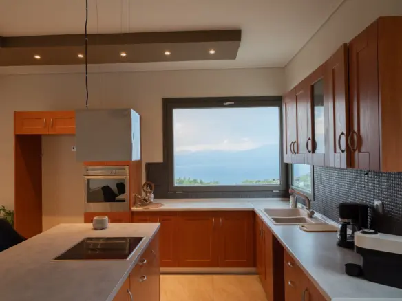9-bedroom Detached House In Loutraki-perachora, Greece (500 M²)