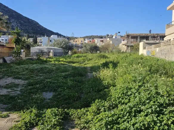 Land Of 456 M² In Crete