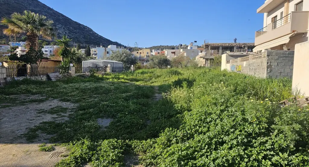 Land Of 456 M² In Crete