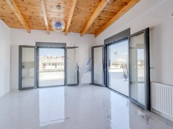 3-bedroom Maisonette In Palaio Faliro, Greece (136 M²)