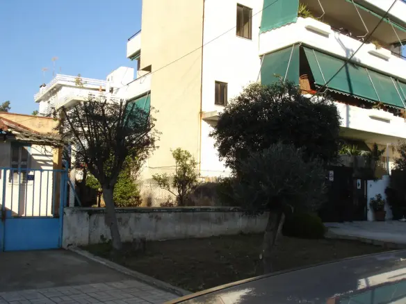 Land Of 423 M² In Athens