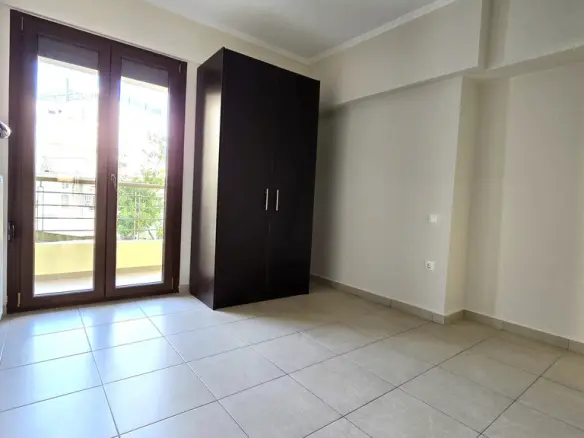 2-bedroom Flat In Perama, Greece (79 M²)