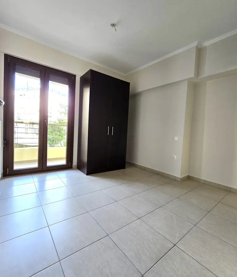 2-bedroom Flat In Perama, Greece (79 M²)