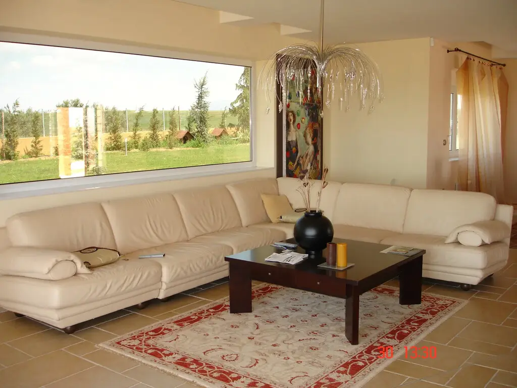 Villa Of 365 M² In The Suburbs Of Thessaloniki