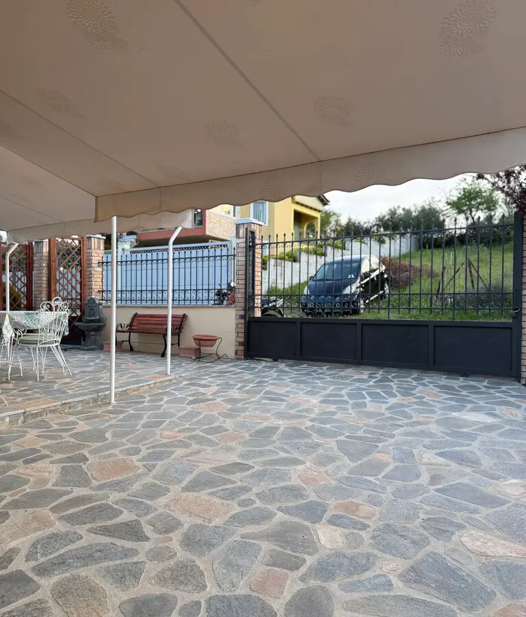 2-bedroom Maisonette In Amarinthos, Greece (145 M²)