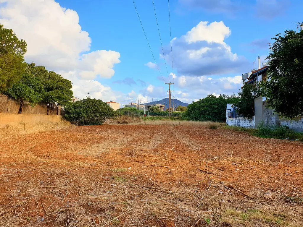 Land Of 662 M² In Crete