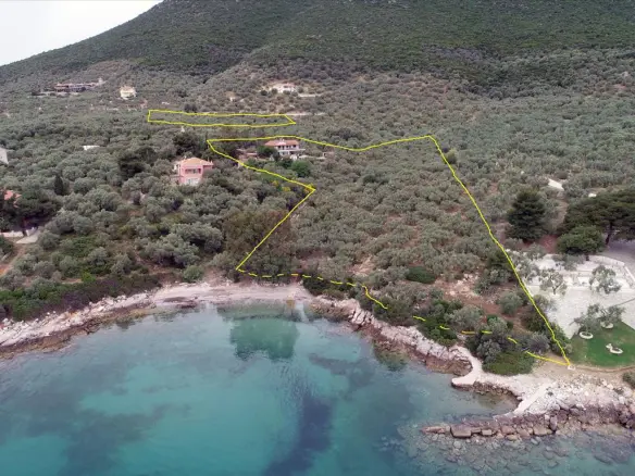 Land Of 20000 M² In Central Greece