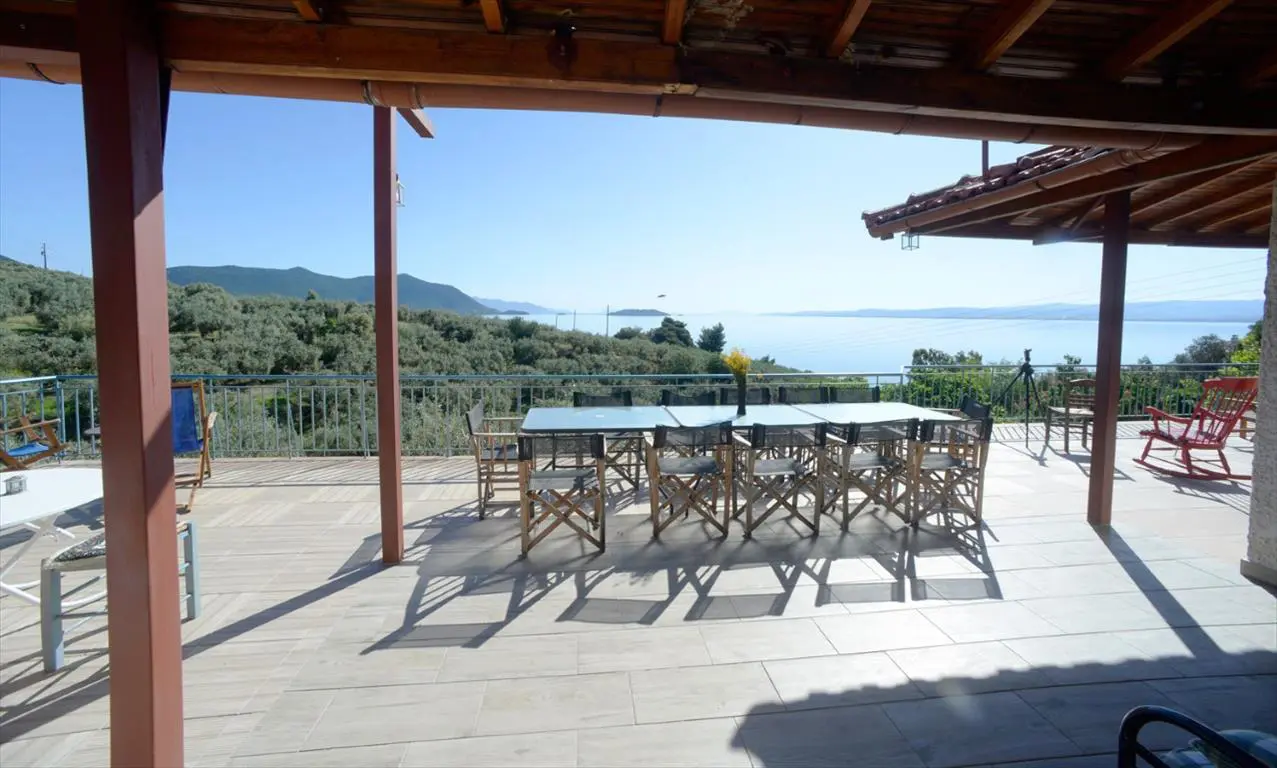 Land Of 20000 M² In Central Greece