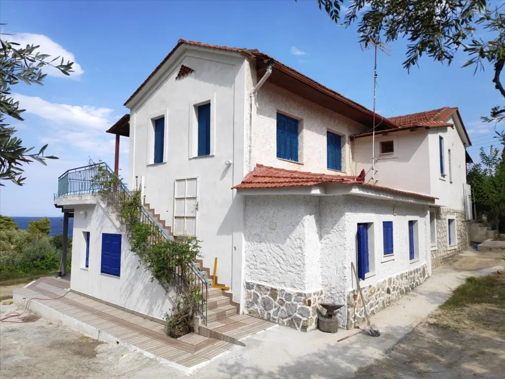 Land Of 20000 M² In Central Greece